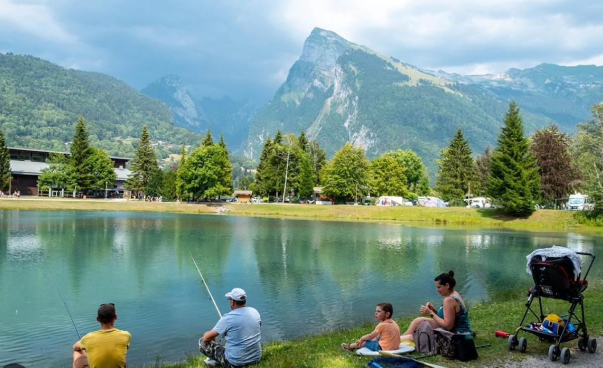 Bungalow 3 Chambres Pour 6 Pers Avec Climatisation Camping 3 Etoiles Samoens Bagian luar foto