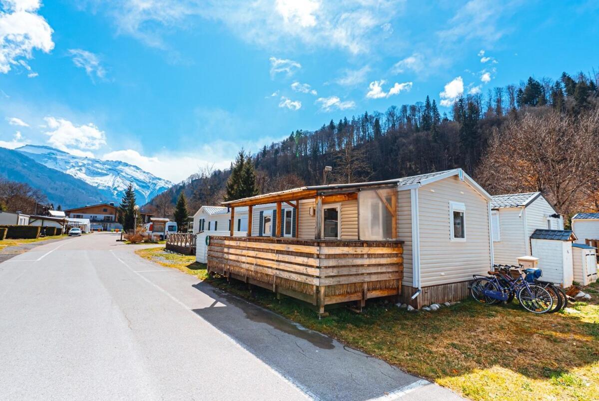 Bungalow 3 Chambres Pour 6 Pers Avec Climatisation Camping 3 Etoiles Samoens Bagian luar foto