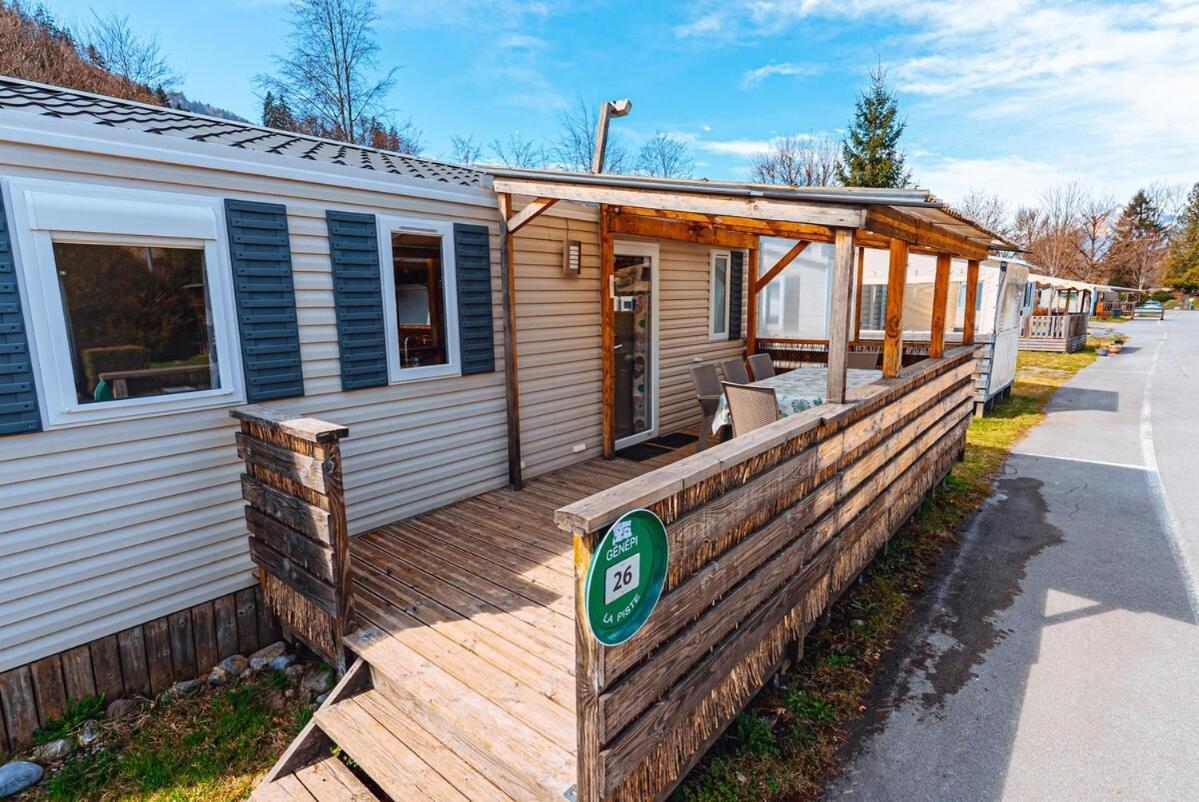 Bungalow 3 Chambres Pour 6 Pers Avec Climatisation Camping 3 Etoiles Samoens Bagian luar foto