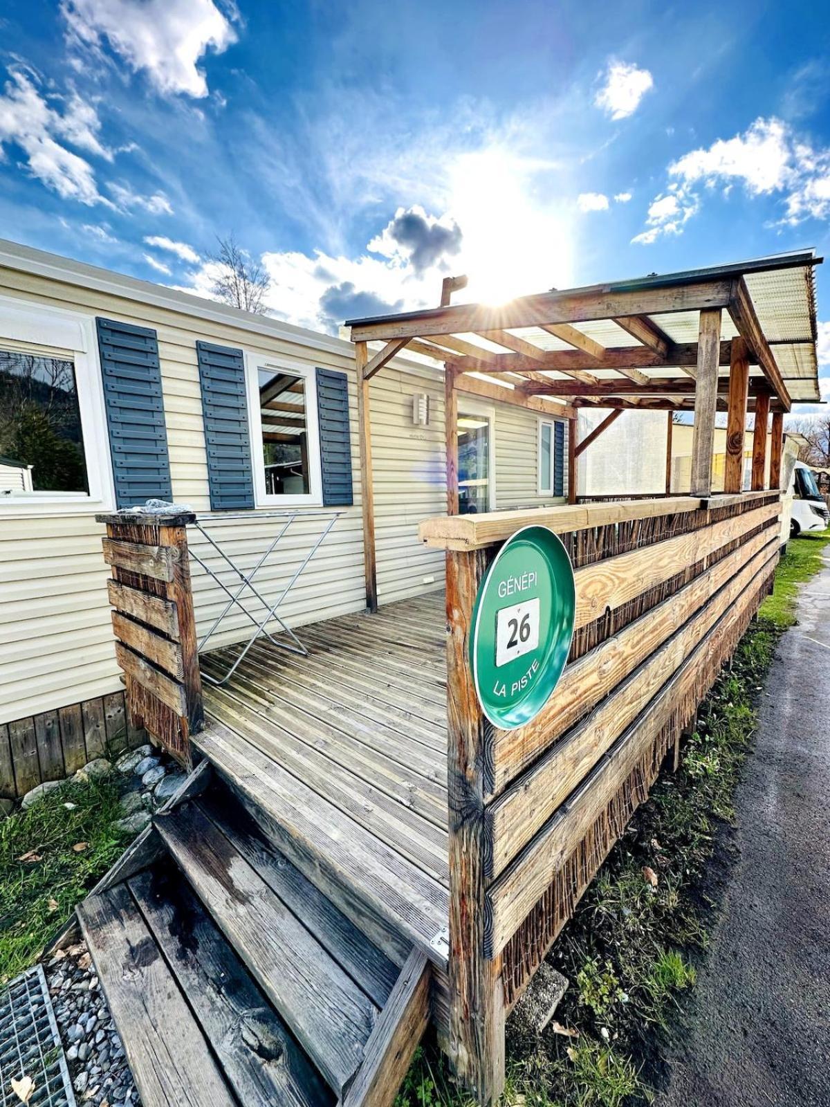 Bungalow 3 Chambres Pour 6 Pers Avec Climatisation Camping 3 Etoiles Samoens Bagian luar foto
